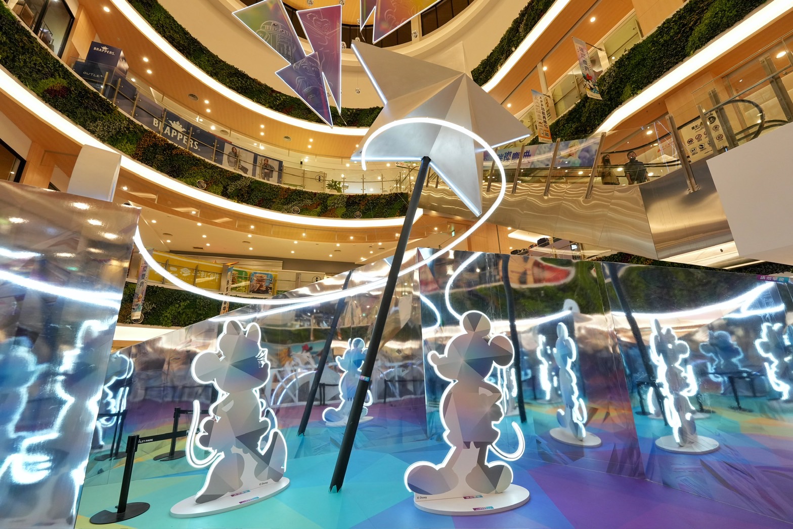 MITSUI OUTLET PARK 台南 迪士尼100週年主題燈飾
