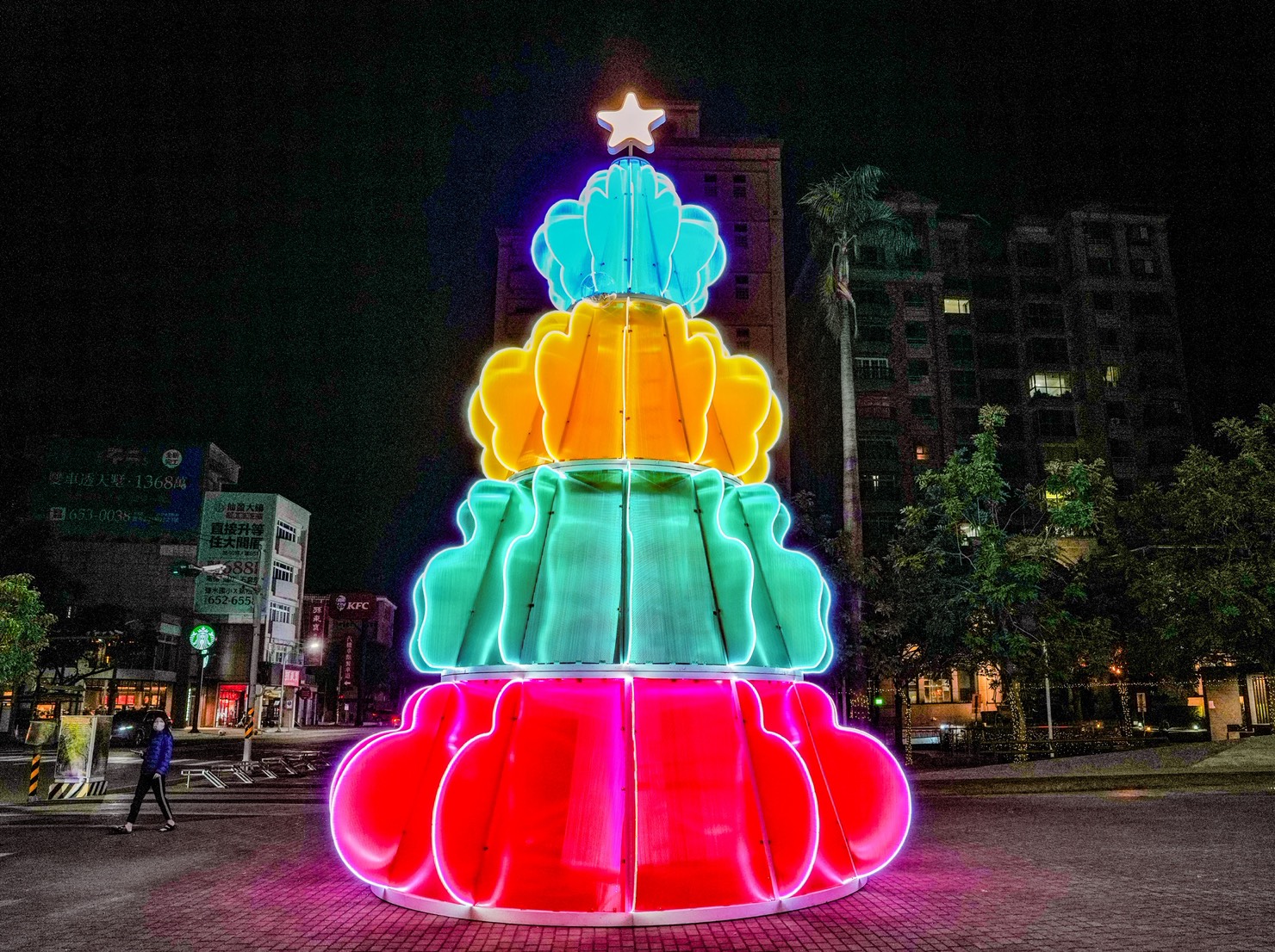 網站近期文章：【台南景點】新營文化中心 雲之曙光 聖誕樹登場