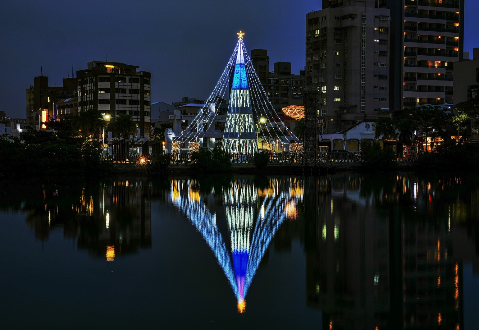 河樂廣場聖誕樹