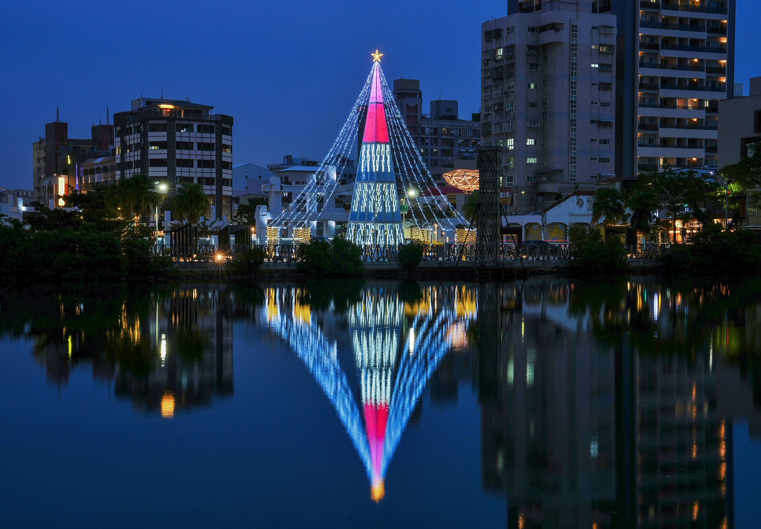 河樂廣場聖誕樹