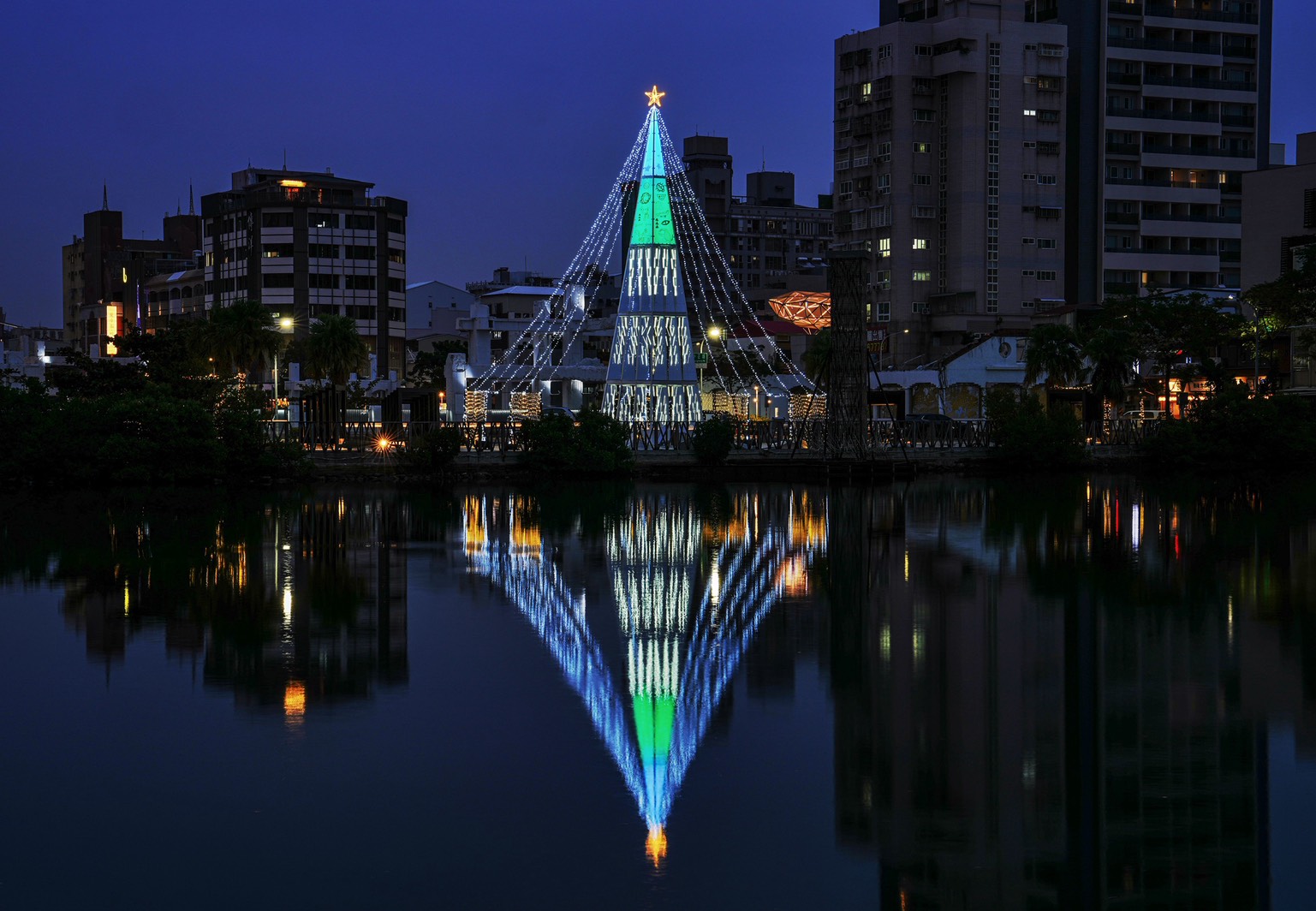 河樂廣場聖誕樹