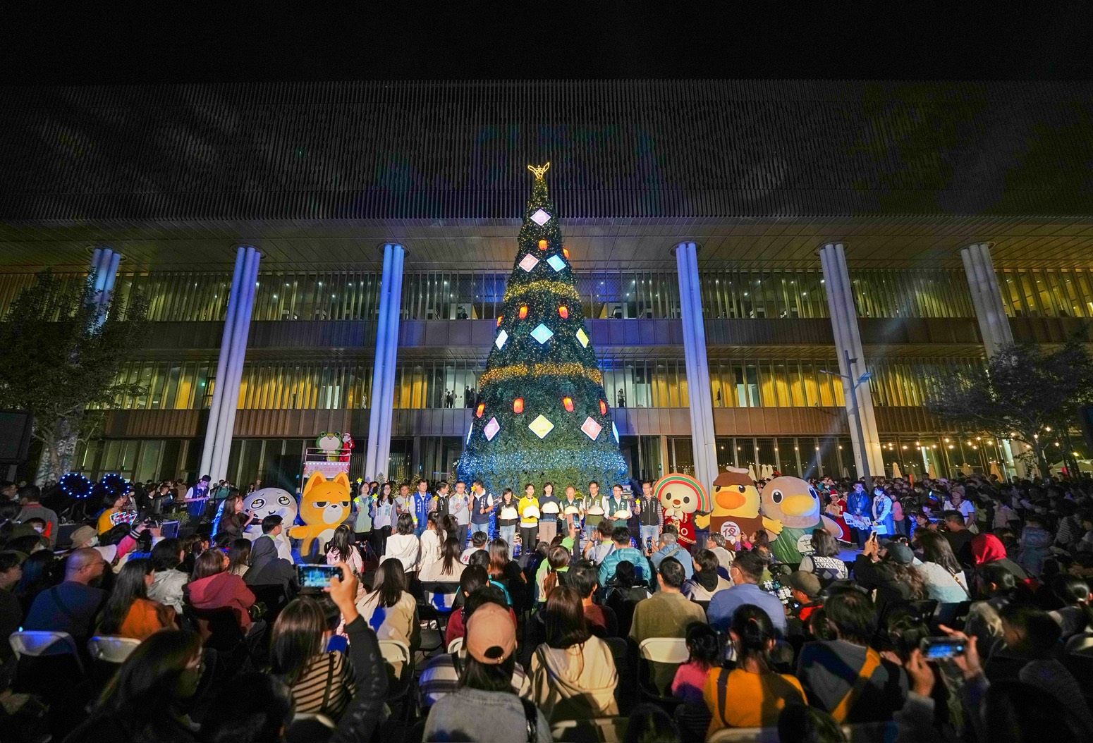臺南市立圖書館新總館聖誕樹