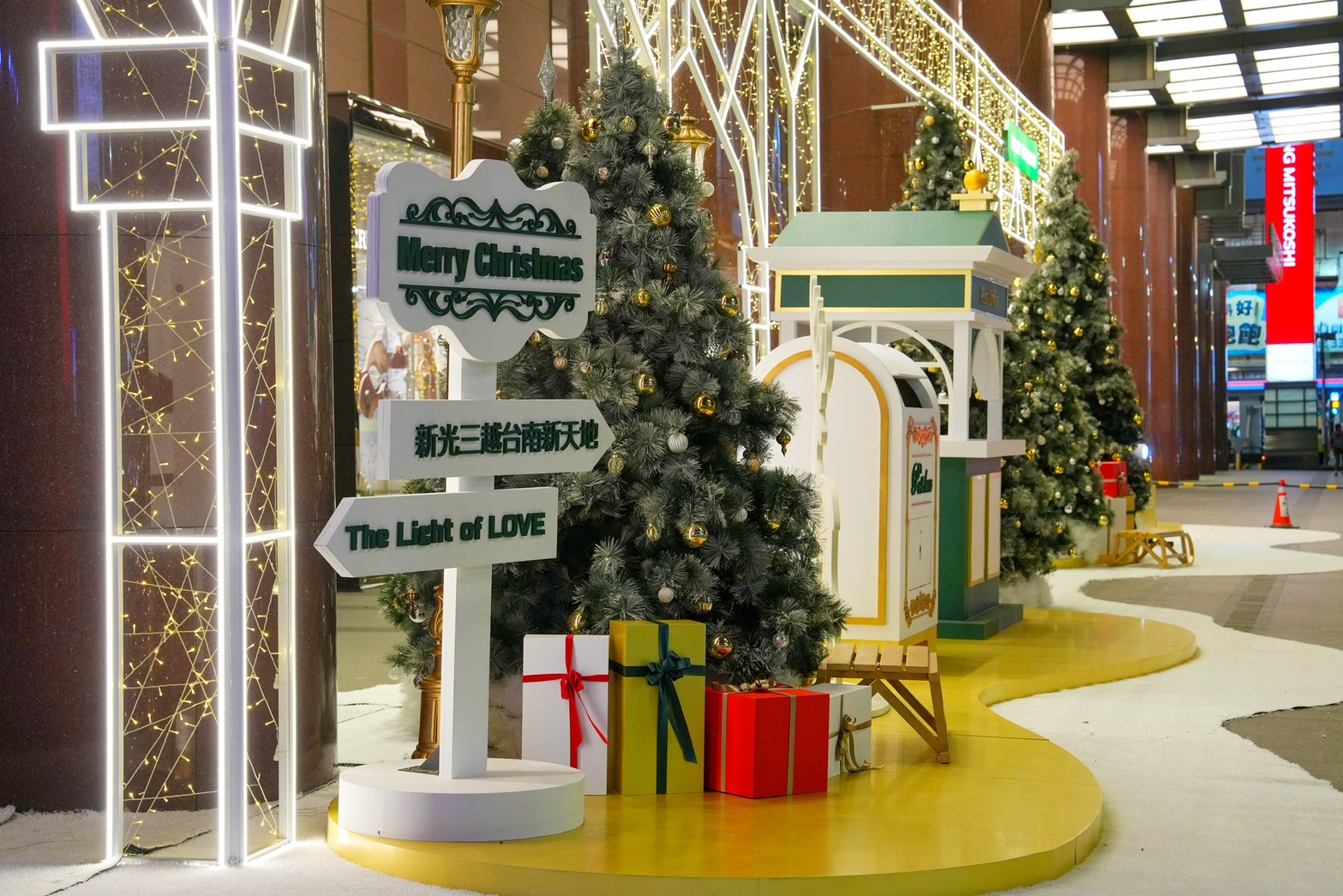 新光三越 台南西門新天地  聖誕樹