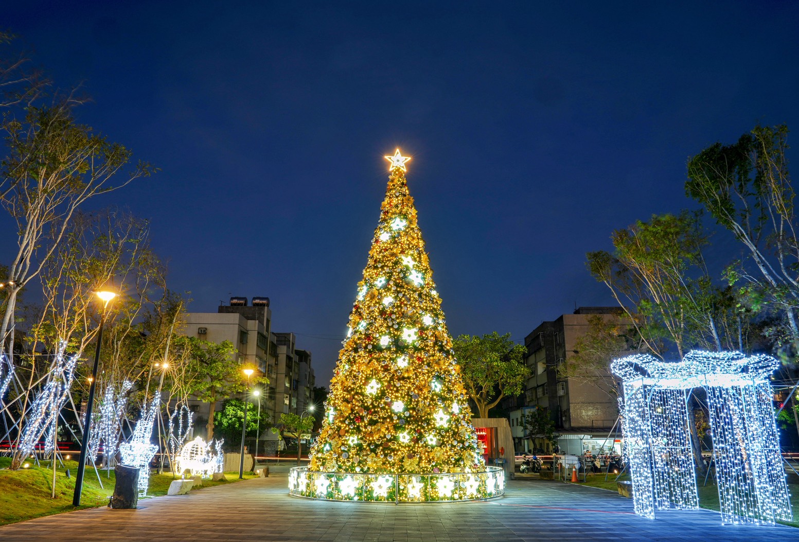碳佐麻里精品燒肉聖誕樹